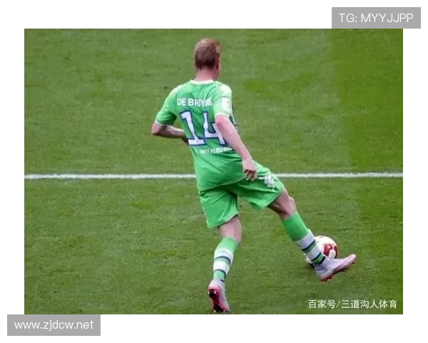 德布劳内与哈维中场能力对比：组织方式与比赛影响力解析