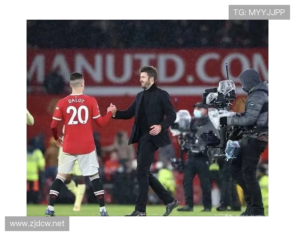 曼联重建困境，持续调整阵容背景下，球队稳定性面临考验