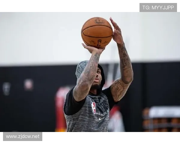 利拉德休赛期天天凌晨四点打卡训练房，咖啡当水喝