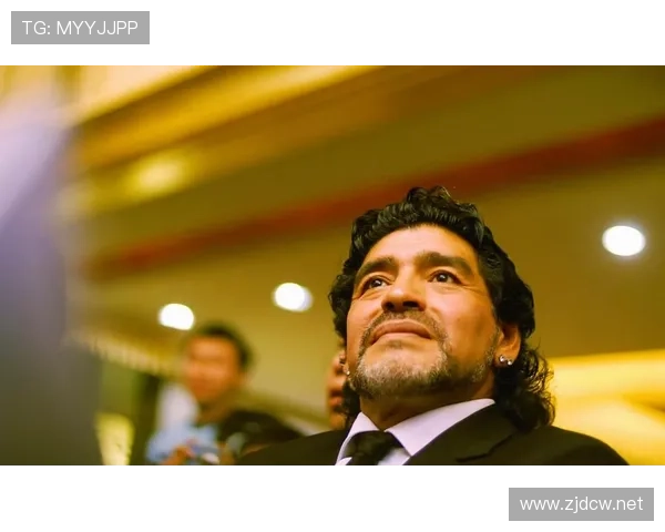 小罗退役后还在夜店蹦到凌晨？这体力是喝红牛续的吧